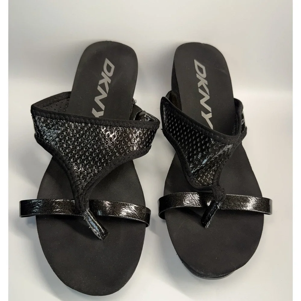 DKNY woman shoes Size 7 Used . Good. 3